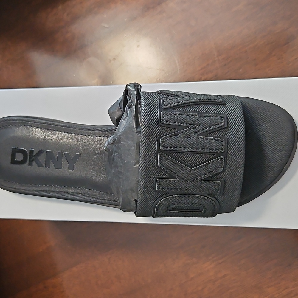 DKNY Willow Logo Flat Sandals